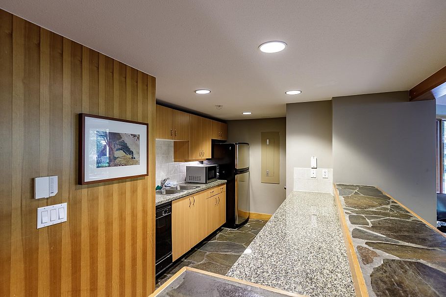 301 560 Raven Woods Drive North Vancouver, BC - 36