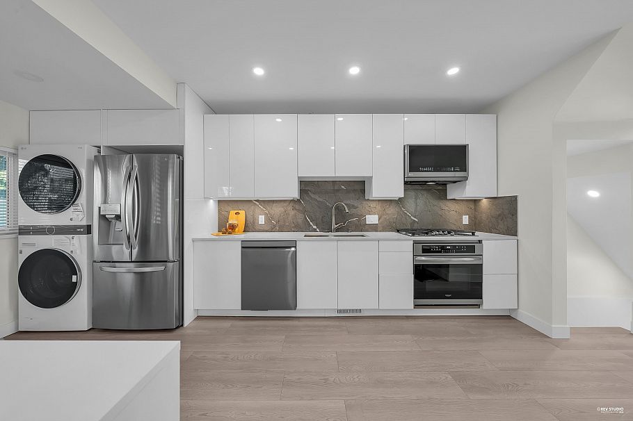 238 E 28th Street North Vancouver, BC - 9