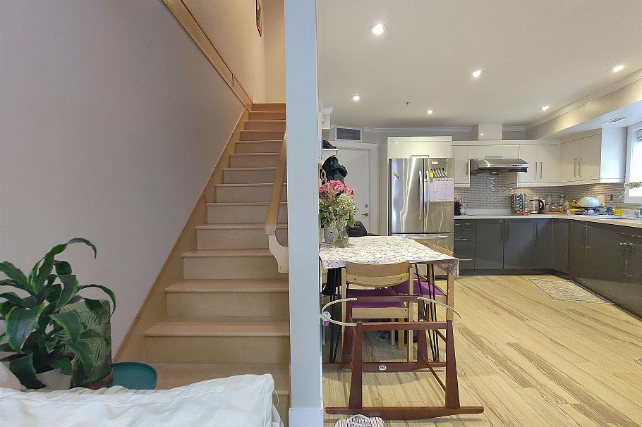 2055 Triumph Street Vancouver, BC - 10