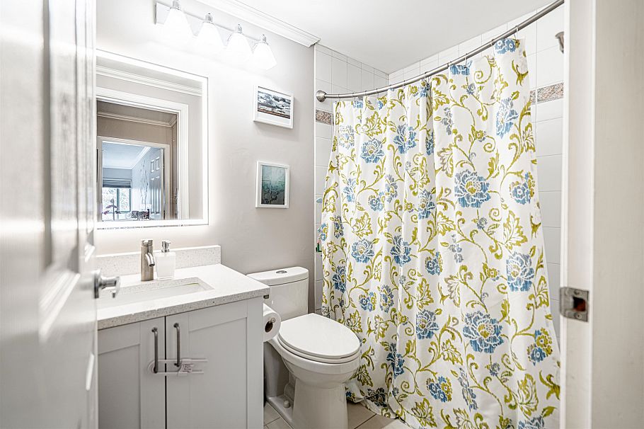 P02 223 Mountain Highway North Vancouver, BC - 13