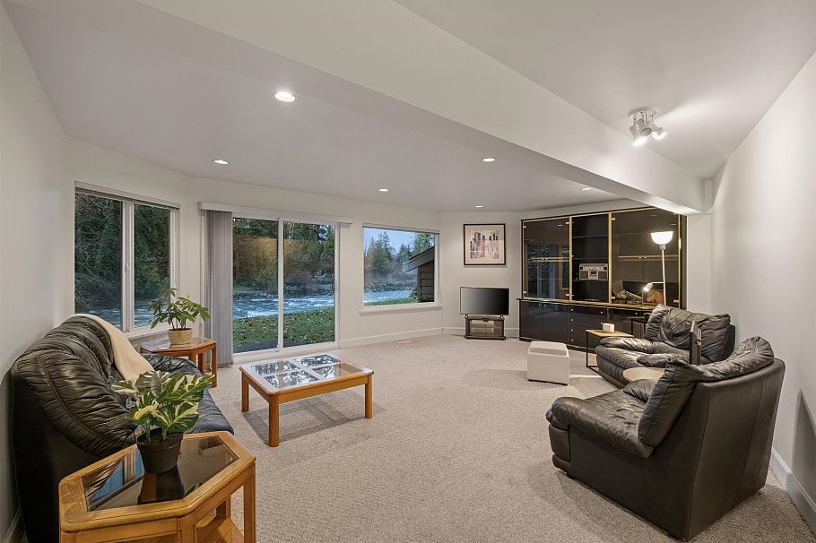 682 Seymour Boulevard North Vancouver, BC - 26