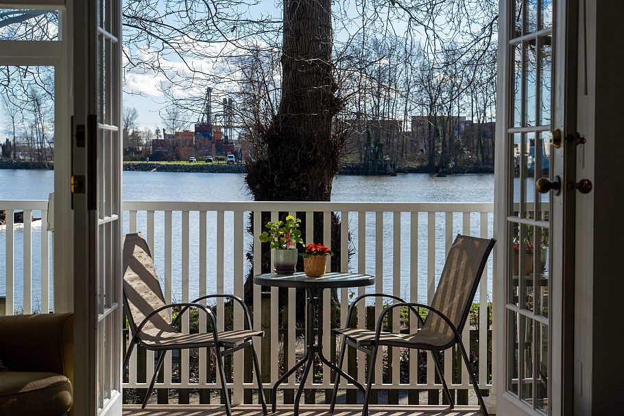 1 8581 Jellicoe Street Vancouver, BC - 2