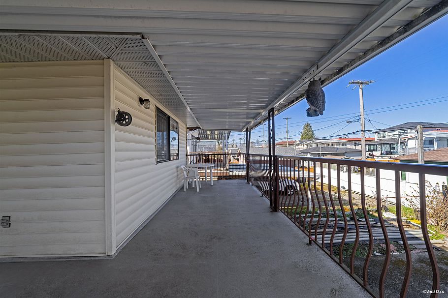 2175 E 54th Avenue Vancouver, BC - 28