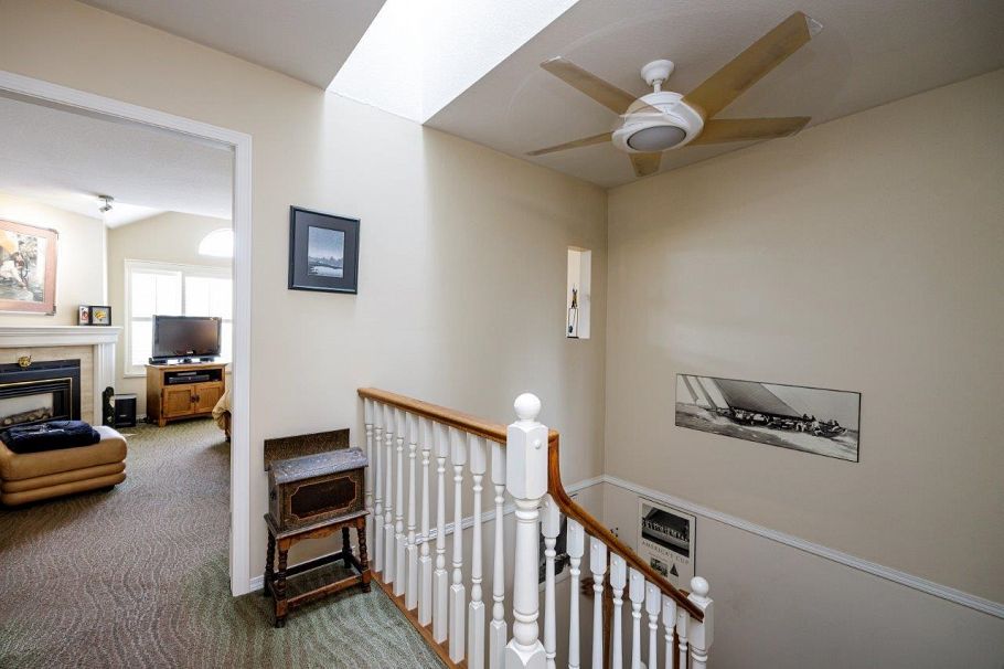 2 261 W 16th Street North Vancouver, BC - 18