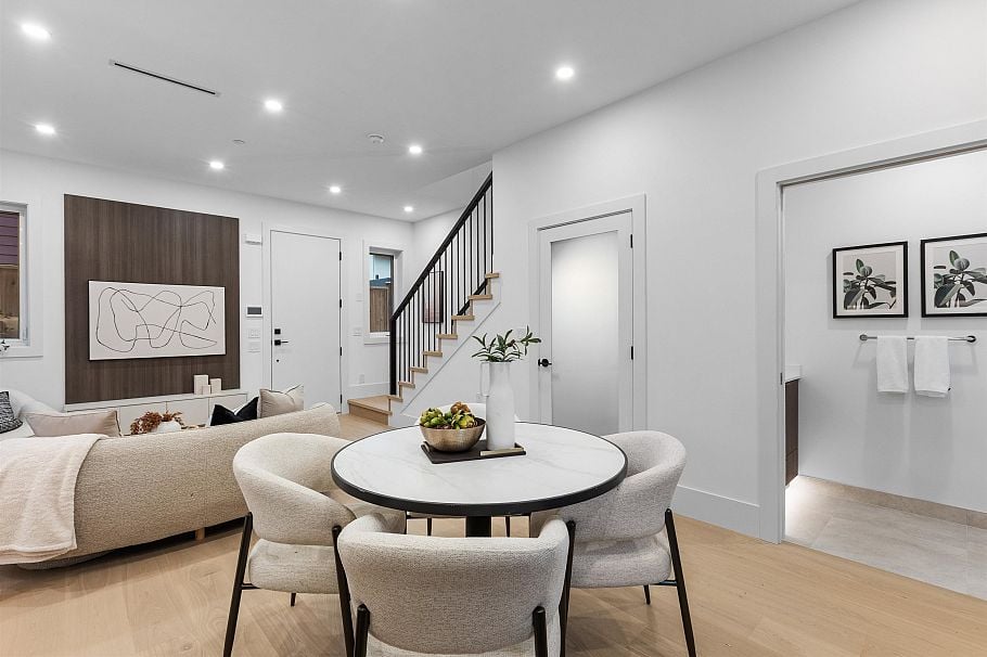 2609 Dundas Street Vancouver, BC - 2