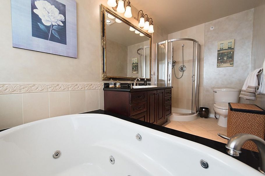 3056 W 11th Avenue Vancouver, BC - 19