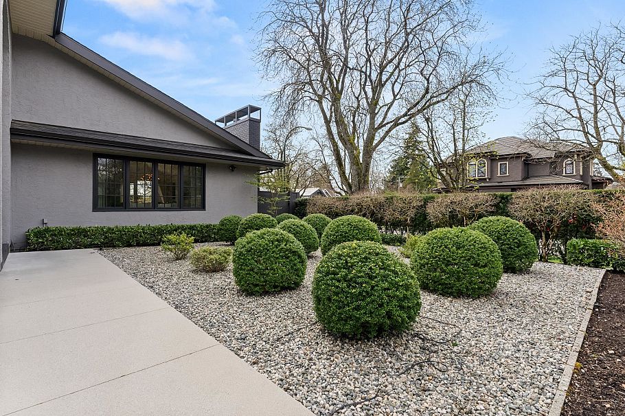 2496 W 36th Avenue Vancouver, BC - 37