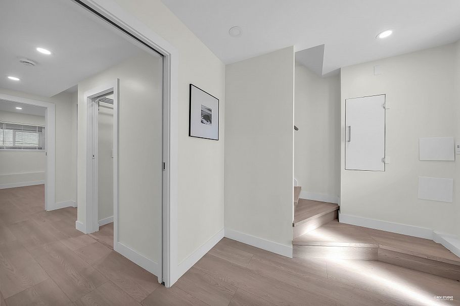 238 E 28th Street North Vancouver, BC - 25