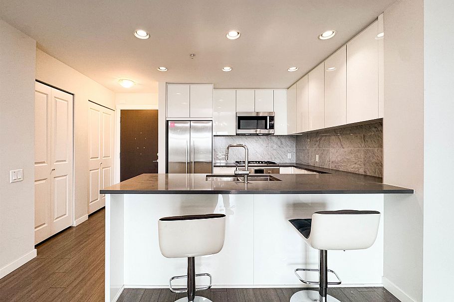 404 3289 Riverwalk Avenue Vancouver, BC - 3