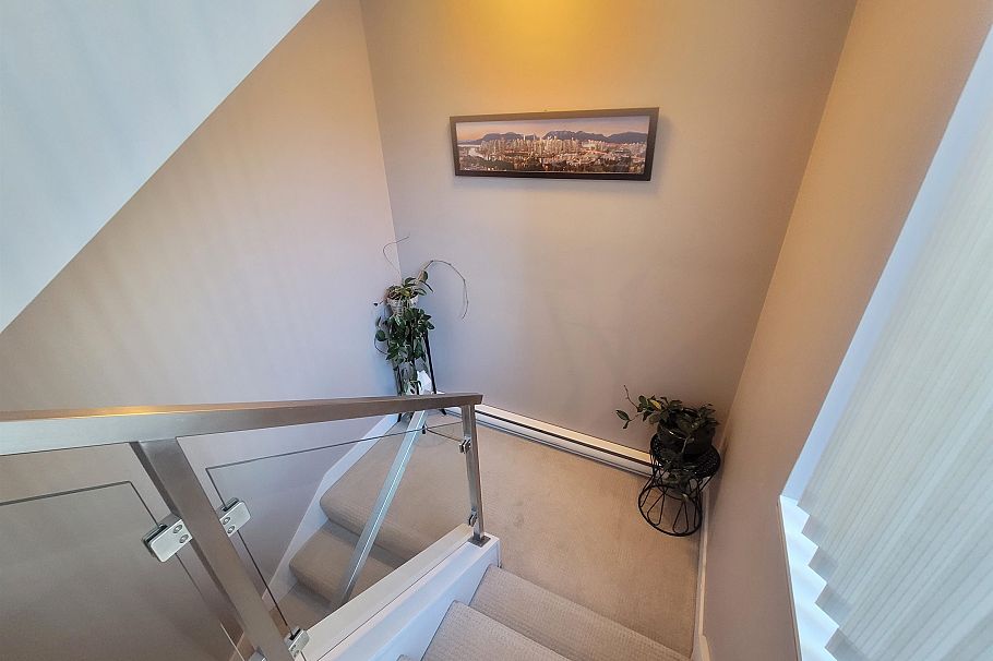 TH2 2077 Rosser Avenue Burnaby, BC - 5