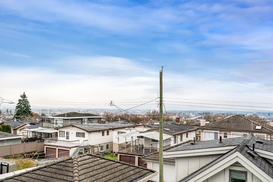 1176 E 60th Avenue Vancouver, BC - 27