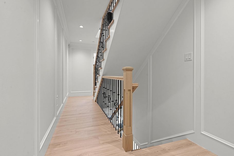 2377 W 7th Avenue Vancouver, BC - 11