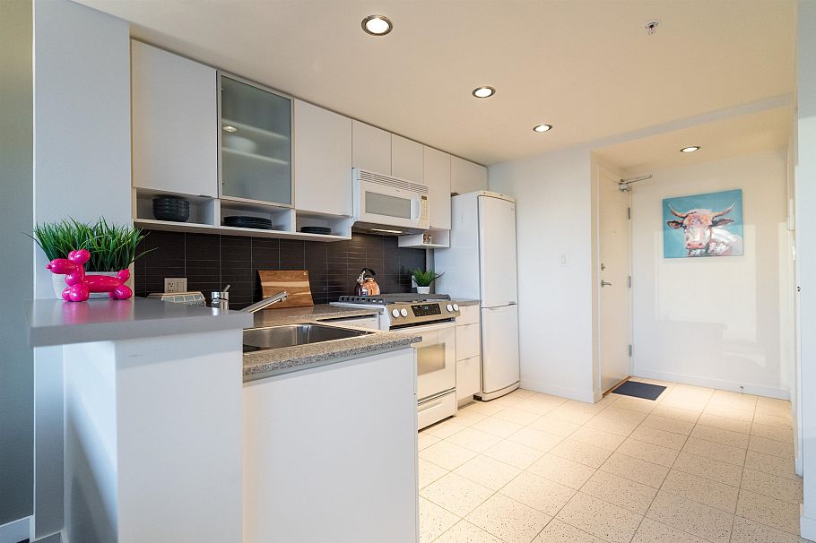 2106 939 Expo Boulevard Vancouver, BC - 1