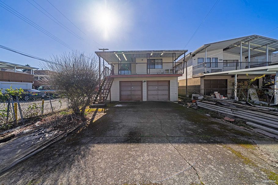 2175 E 54th Avenue Vancouver, BC - 30