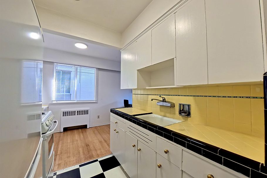 201 1925 NELSON STREET, Vancouver BC V6G 1N3 Vancouver, BC - 3