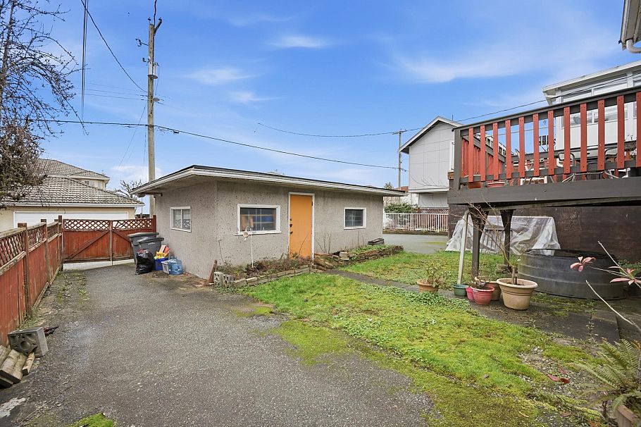 2625 E 21st Avenue Vancouver, BC - 27