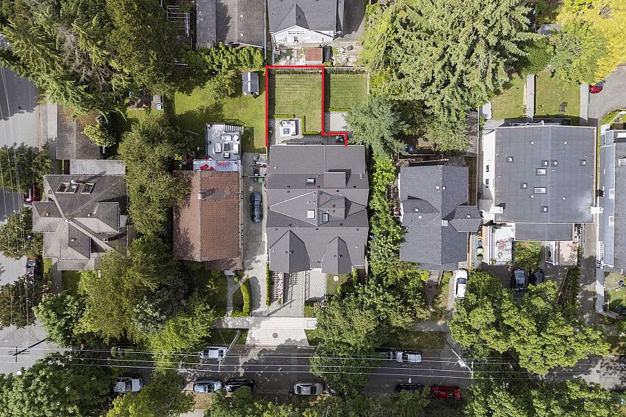 2377 W 7th Avenue Vancouver, BC - 38