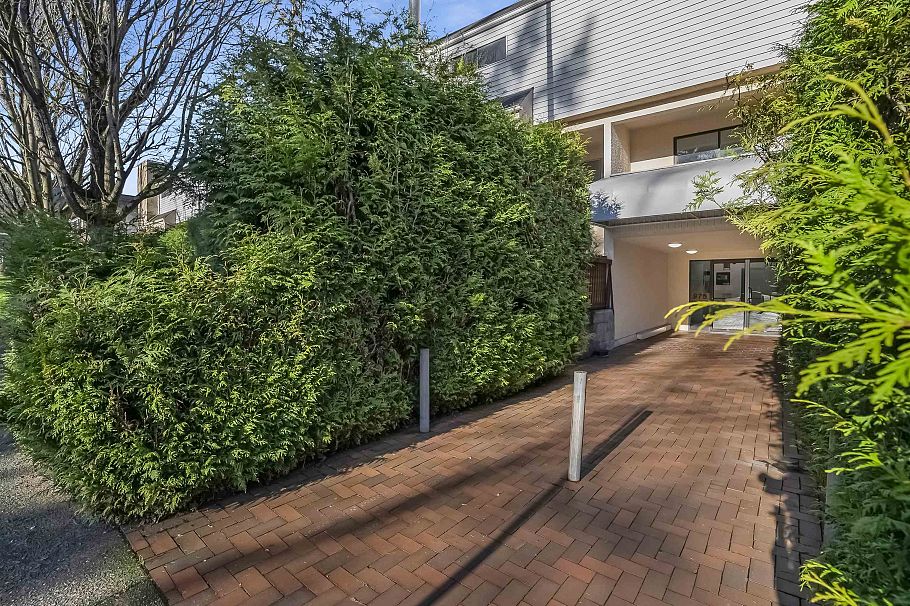 303 975 E Broadway Vancouver, BC - 32