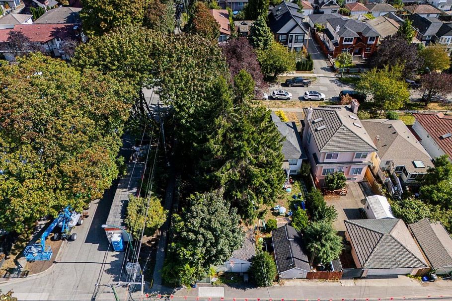 970 W 64th Avenue Vancouver, BC - 13