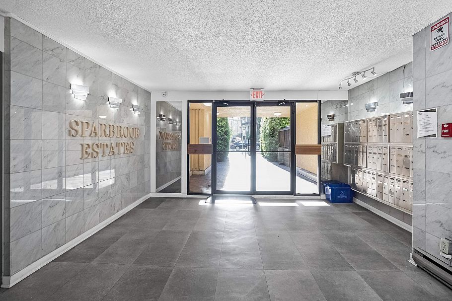 303 975 E Broadway Vancouver, BC - 28