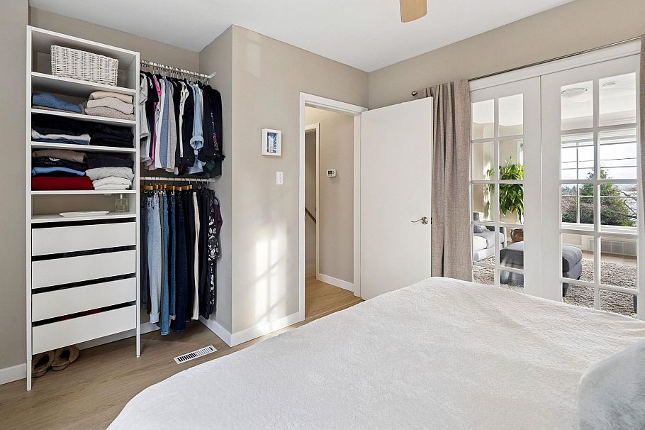 506 Tempe Crescent North Vancouver, BC - 25