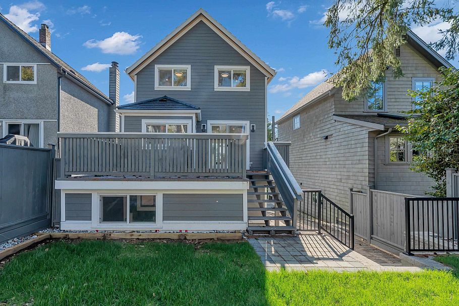 238 E 28th Street North Vancouver, BC - 3