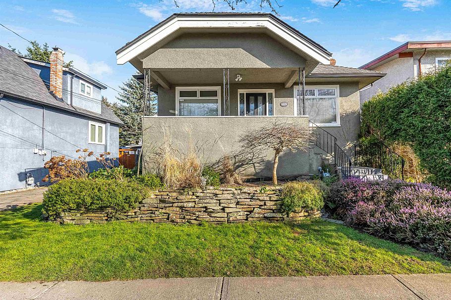 4072 Ontario Street Vancouver, BC - 1