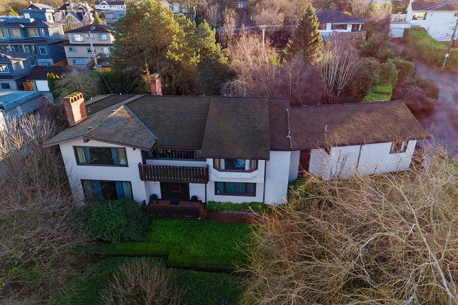 2296 W 32nd Avenue Vancouver, BC - 2