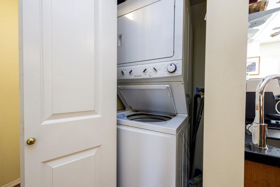 2 261 W 16th Street North Vancouver, BC - 26