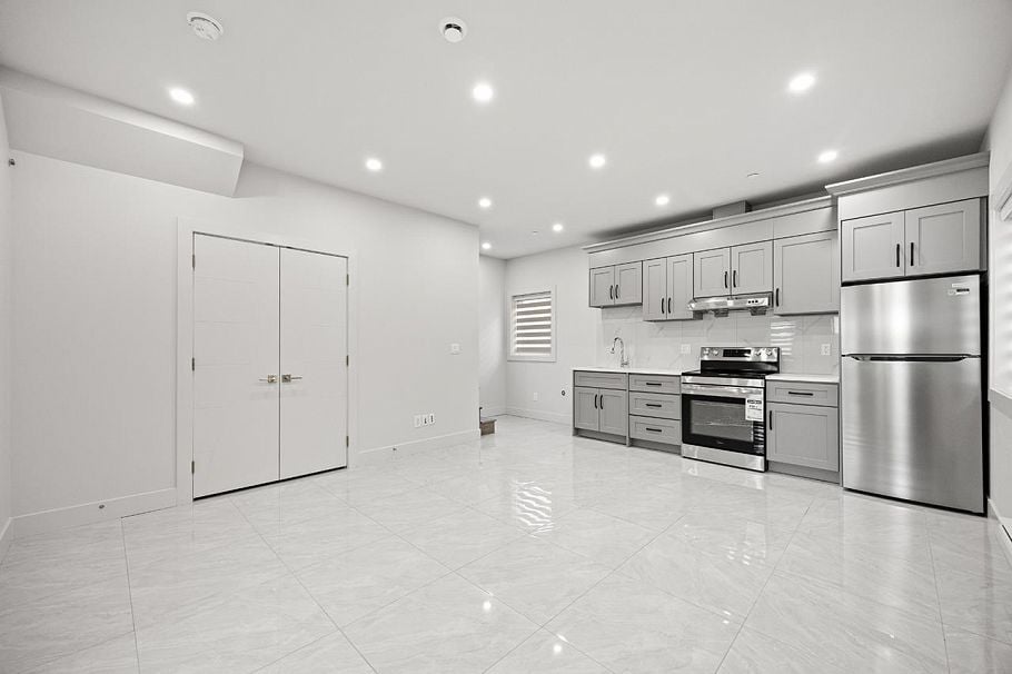 3015 E 19th Avenue Vancouver, BC - 31