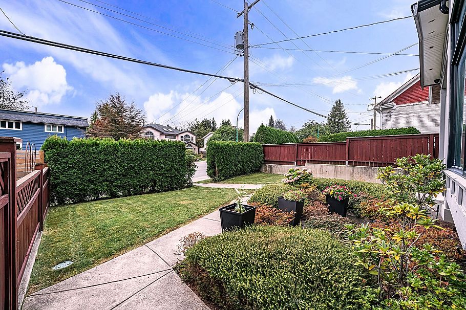 1370 Ross Road North Vancouver, BC - 3