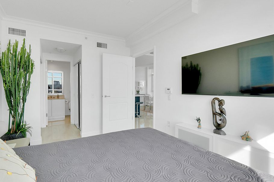 1102 172 Victory Ship Way North Vancouver, BC - 25