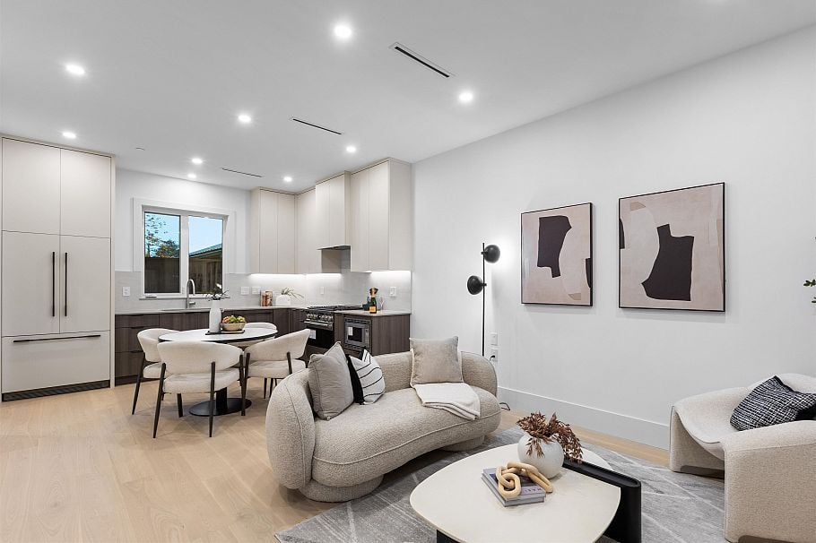 2609 Dundas Street Vancouver, BC - 1