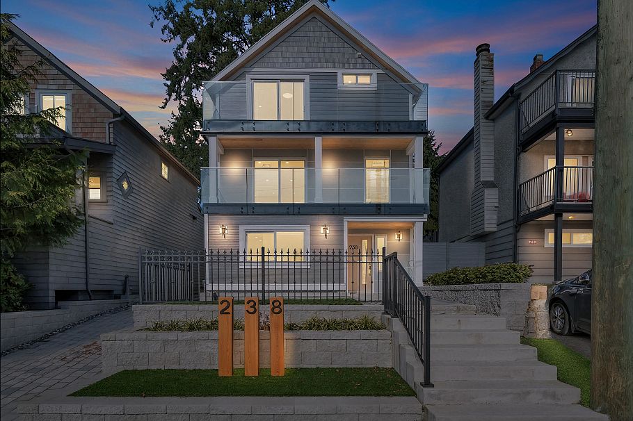 238 E 28th Street North Vancouver, BC - 1
