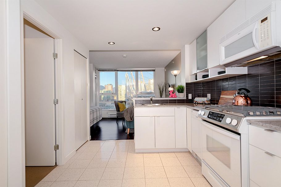 2106 939 Expo Boulevard Vancouver, BC - 2