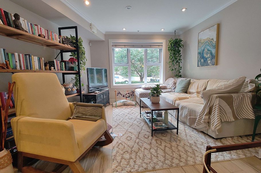 2055 Triumph Street Vancouver, BC - 2