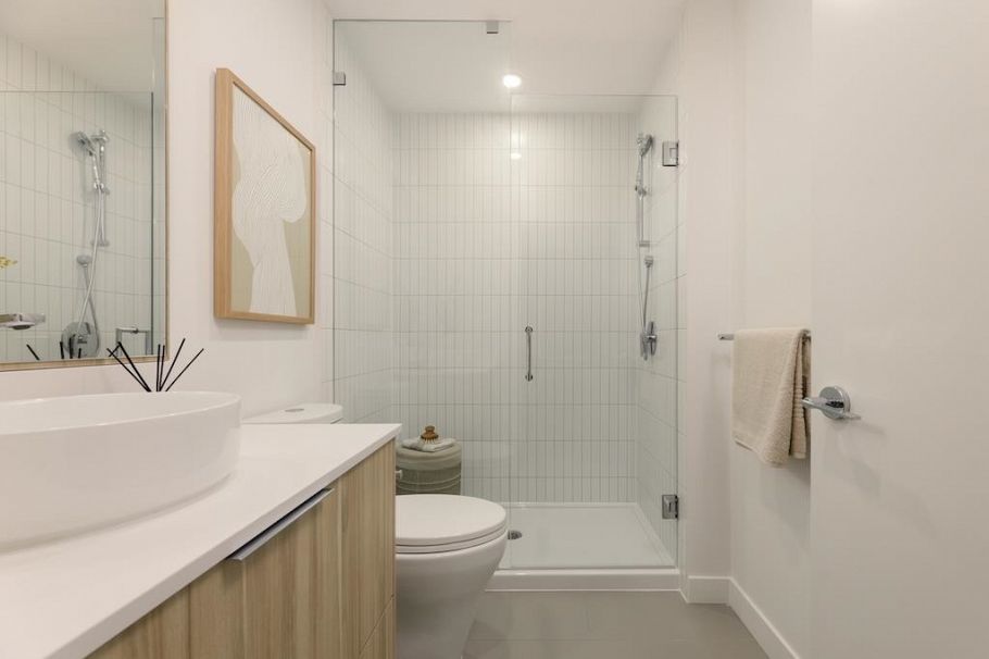 210 2450 Garden Drive Vancouver, BC - 19