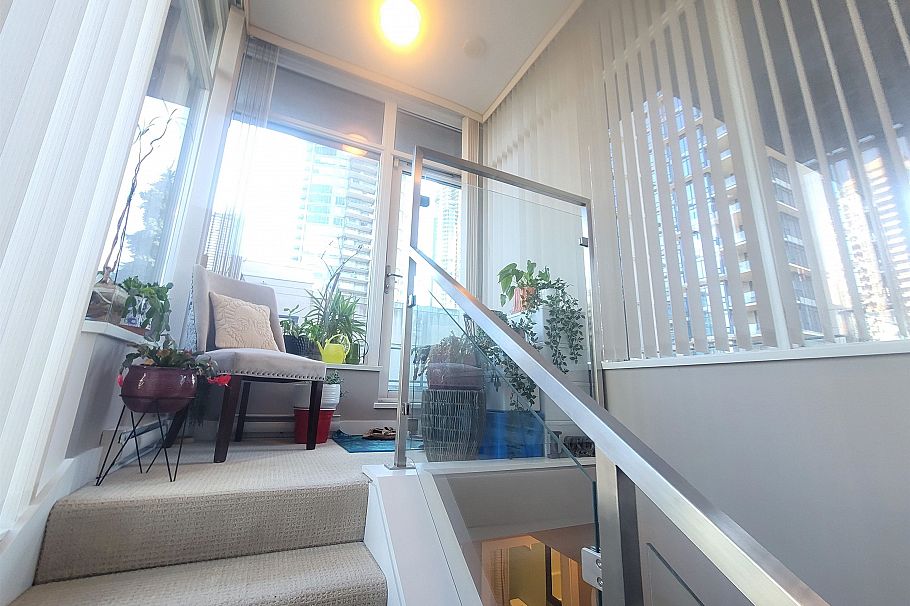 TH2 2077 Rosser Avenue Burnaby, BC - 7