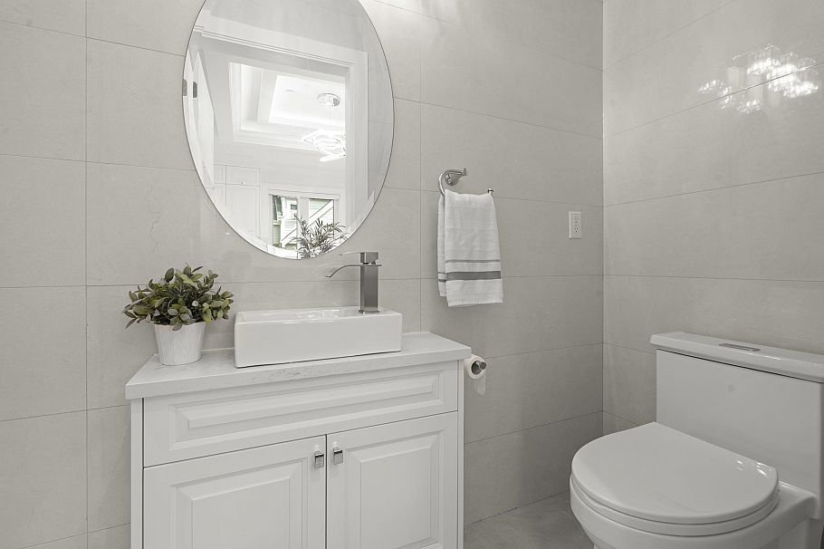 2377 W 7th Avenue Vancouver, BC - 9