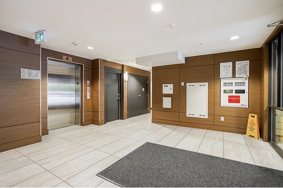 310 719 W 3rd Street North Vancouver, BC - 2