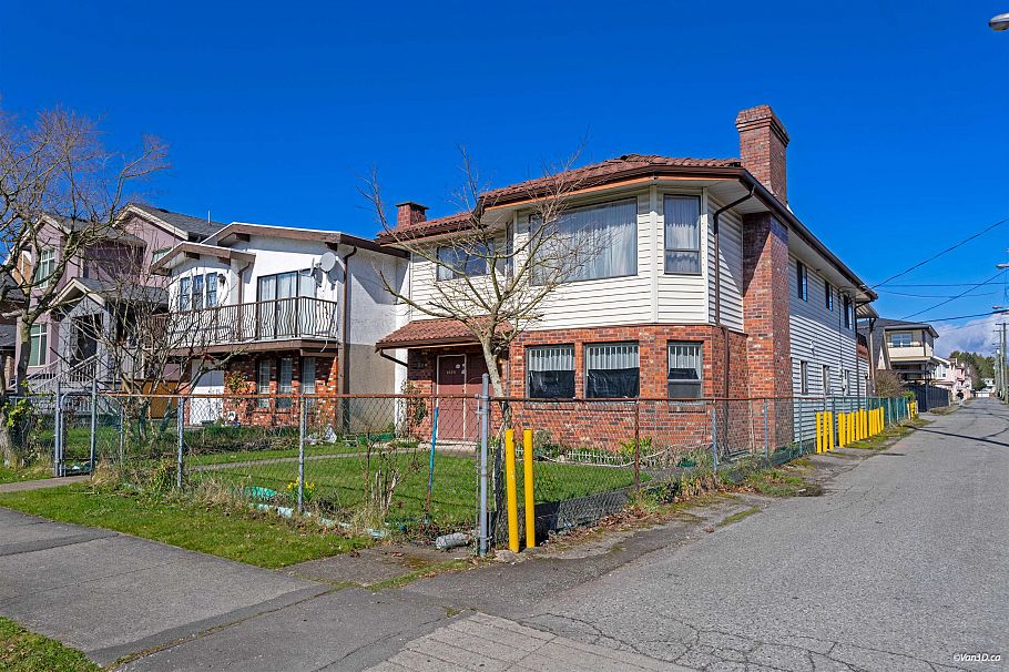 2175 E 54th Avenue Vancouver, BC - 2