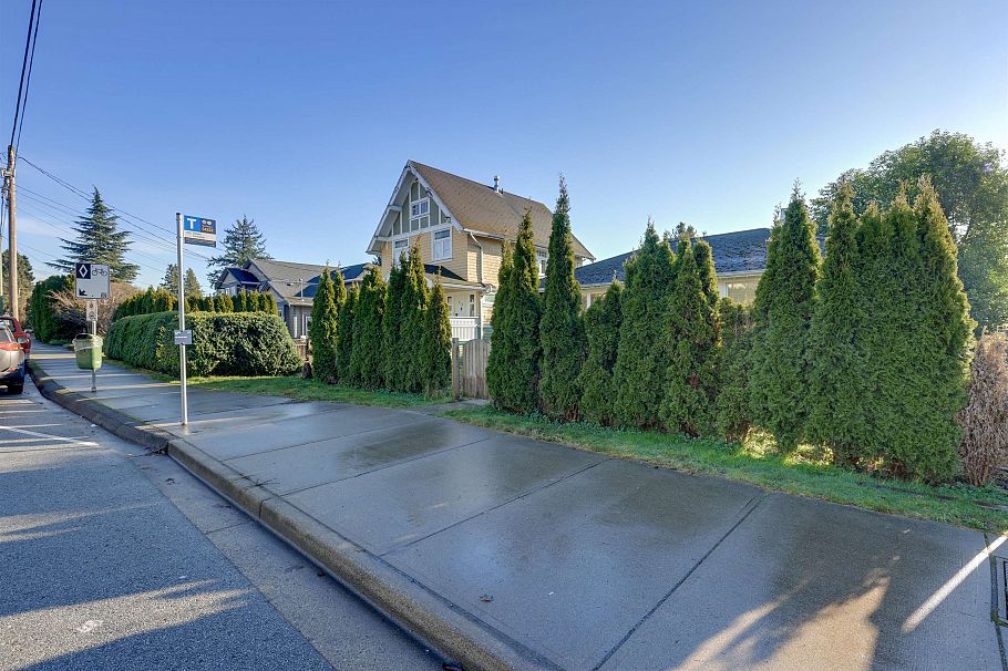 509 E Keith Road North Vancouver, BC - 27
