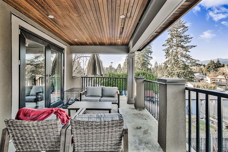 512 W 23rd Street North Vancouver, BC - 31