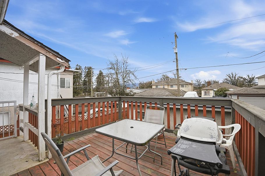 2625 E 21st Avenue Vancouver, BC - 26