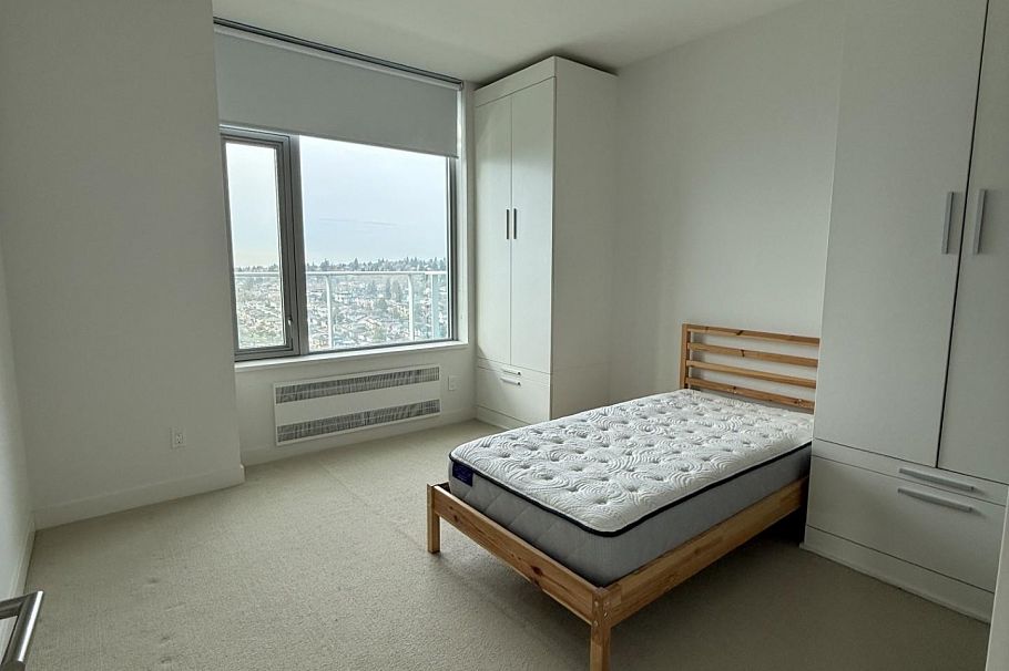 2405 8031 Nunavut Lane Vancouver, BC - 9