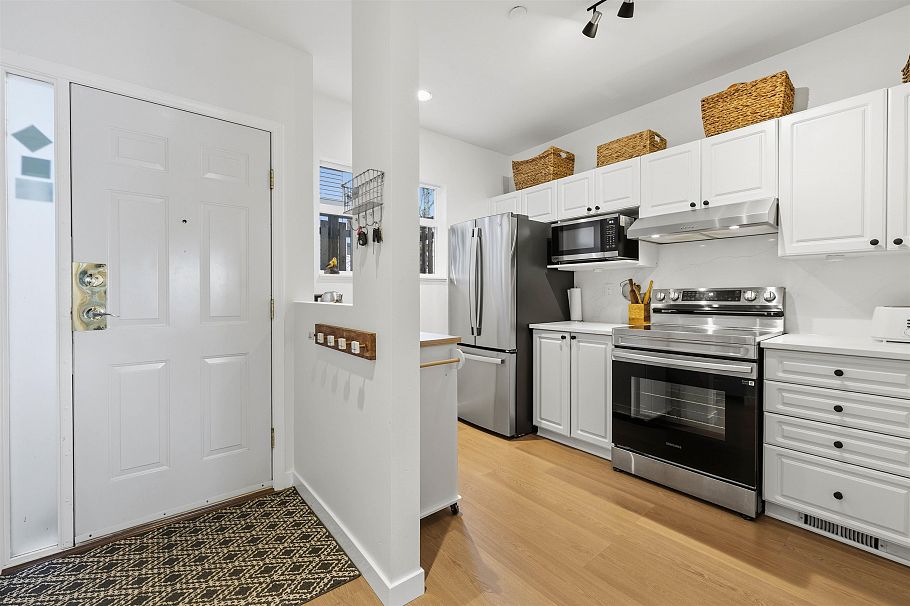 1 8581 Jellicoe Street Vancouver, BC - 6