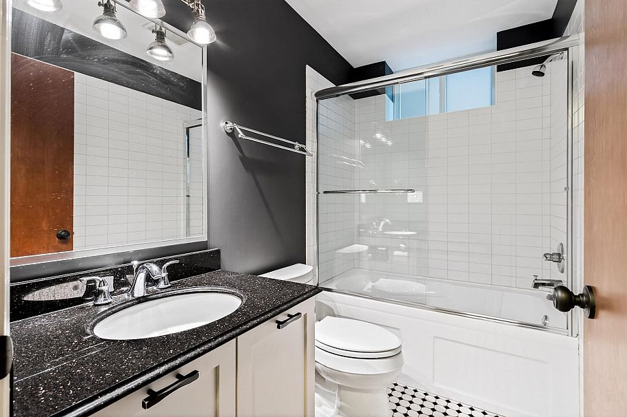 3715 W 22nd Avenue Vancouver, BC - 37