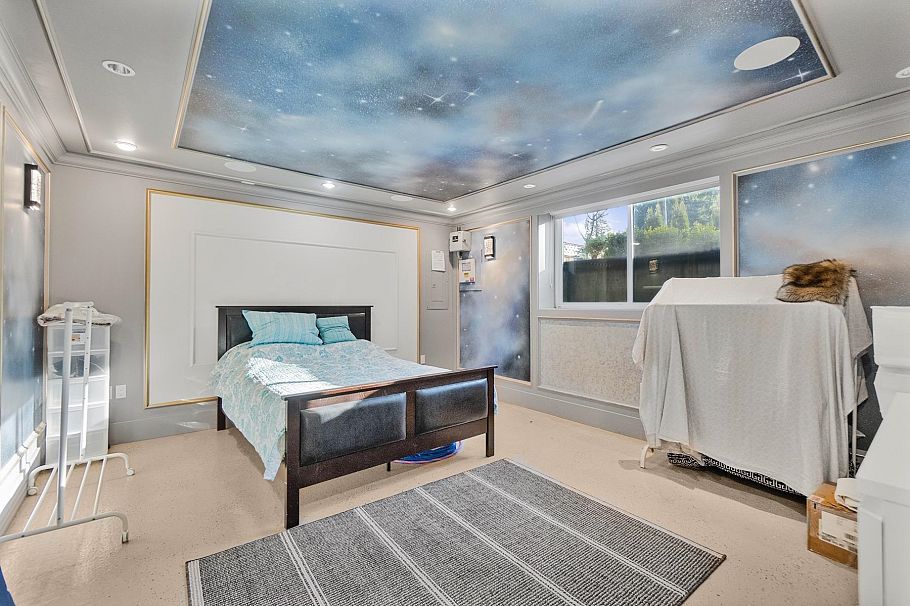 512 W 23rd Street North Vancouver, BC - 34