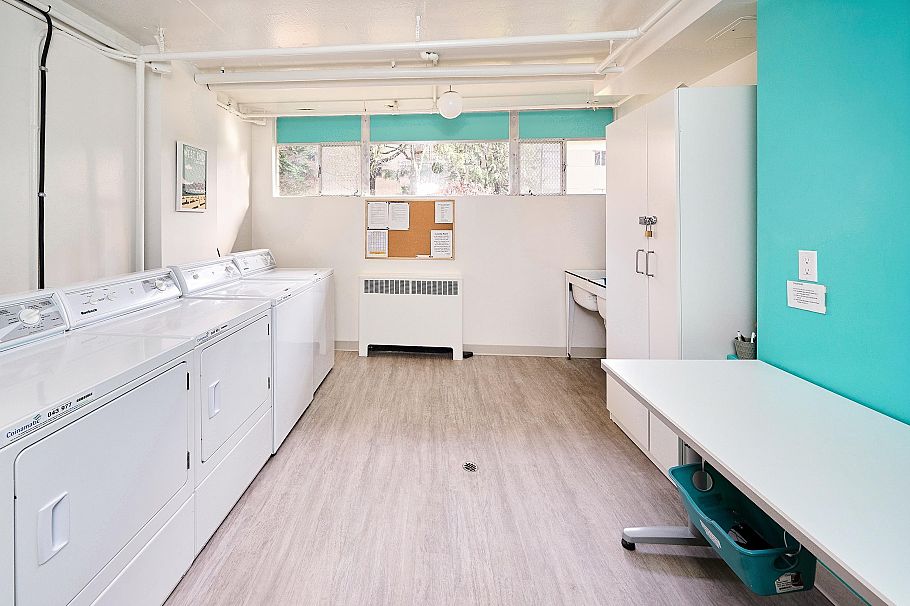 302 1315 Cardero Street Vancouver, BC - 24