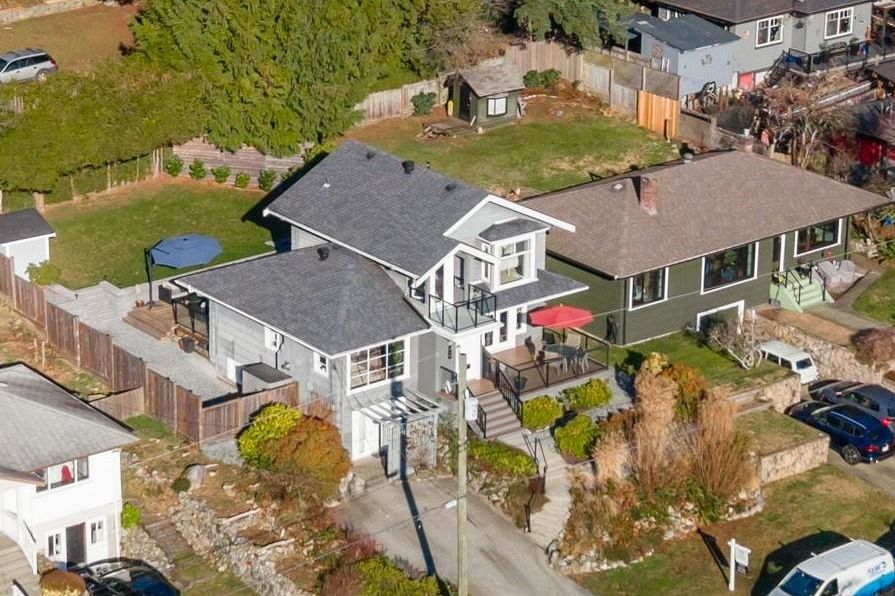 506 Tempe Crescent North Vancouver, BC - 37